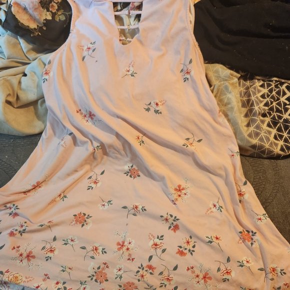 Plus Size Dresses - Picture 2 of 10